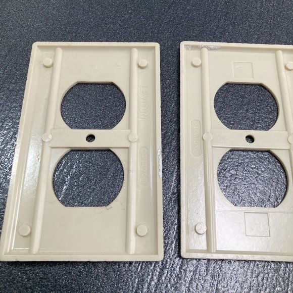 Vintage Plastic Leviton Plates Plug In Outlet Cover Made In Canada - Picture 2 of 4